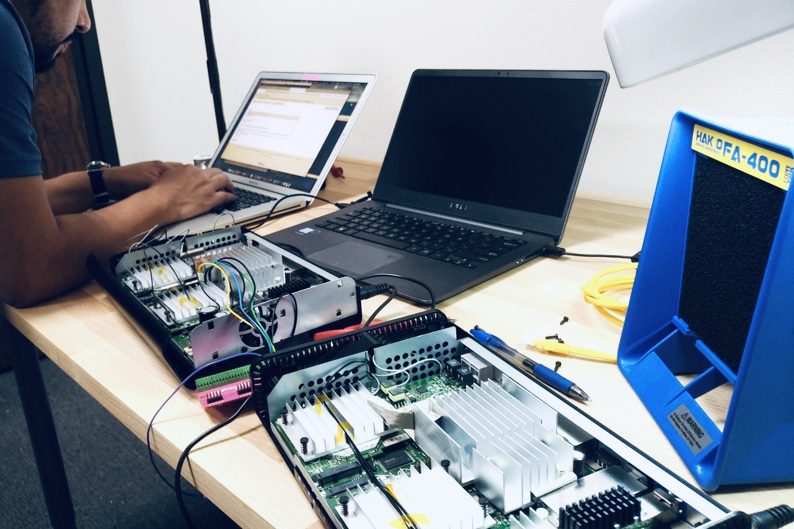 map[class:object-cover object-center src:images/home/hero/analysis.png]